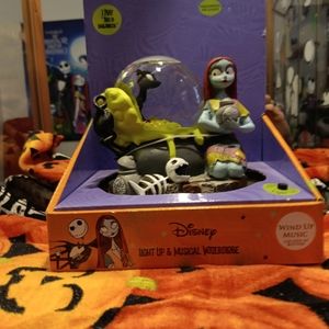 Nightmare before Christmas Sally Halloween light up musical snow globe